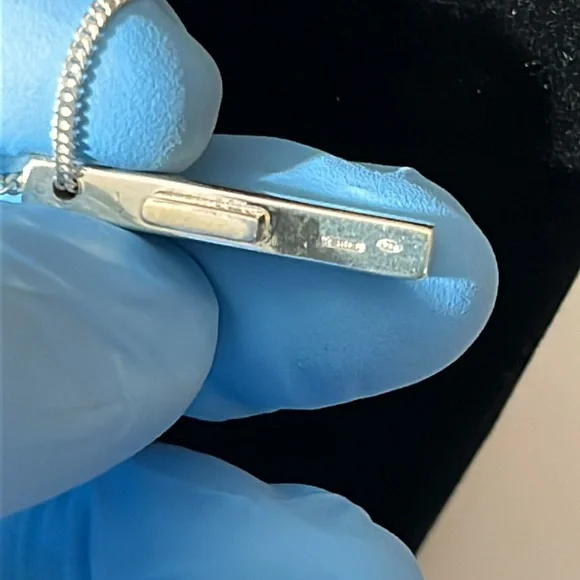 GUCCI STERLING SILVER CROSS 16” NECKLACE. - Picture 5 of 7